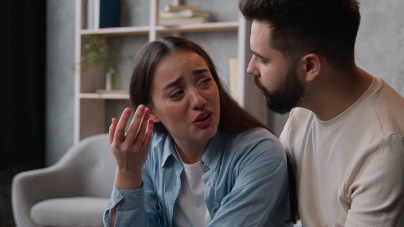 Comment Voir et Surmonter l’Abus Émotionnel en Couple